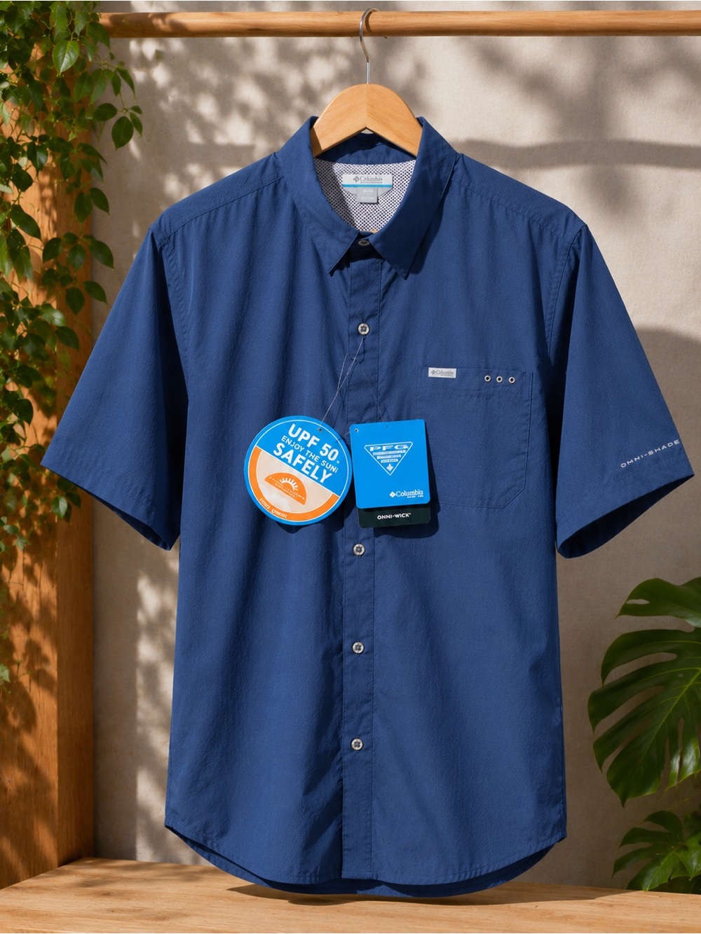 Columbia Men’s Short-Sleeve Button-Down Shirt in Navy